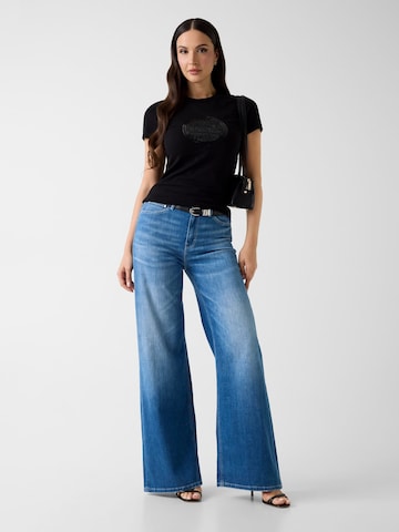 GUESS T-Shirt in Schwarz