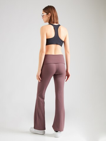 Nike Sportswear Flared Leggings 'CHILL' in Lila