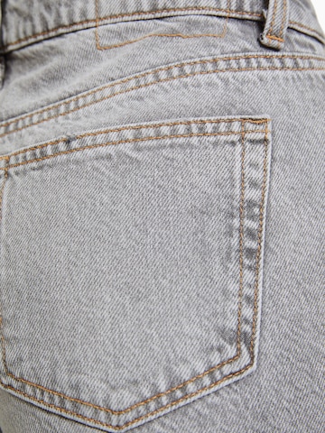 Bershka Tapered Jeans in Grey