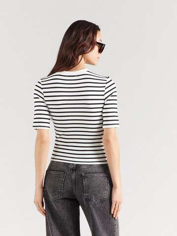 ABOUT YOU Футболка 'Suzi' в Черный