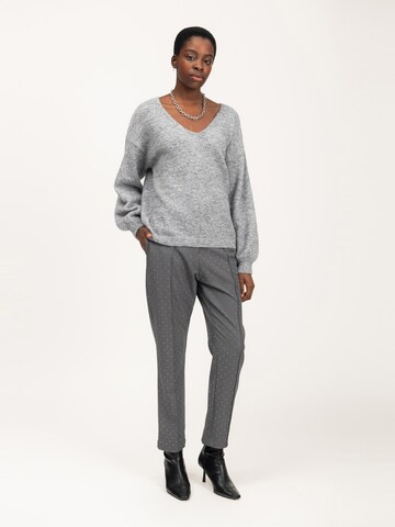 Influencer Pullover in Grau