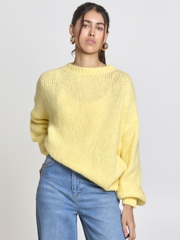 Lilavie Strickpullover ' Peggii ' in Gelb: Vorderseite