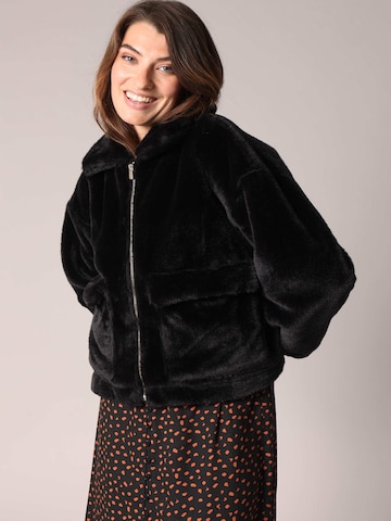 Veste d’hiver 'Rusalka' Deeluxe en noir : devant