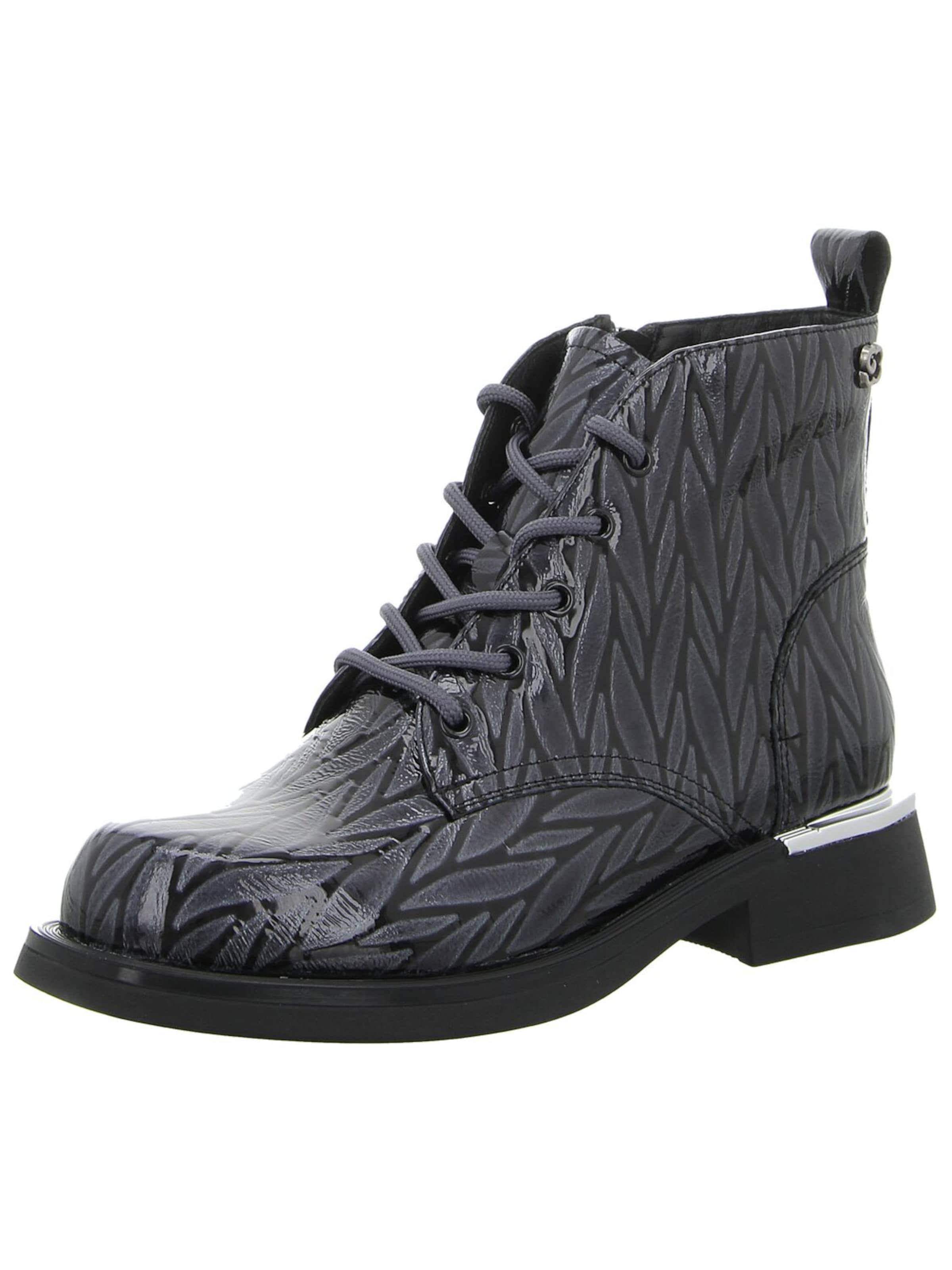Artiker Lace-Up Boots in Black: front