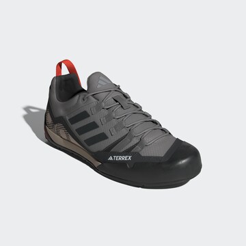 ADIDAS TERREX Halbschuh 'Swift Solo 2.0' in Grau