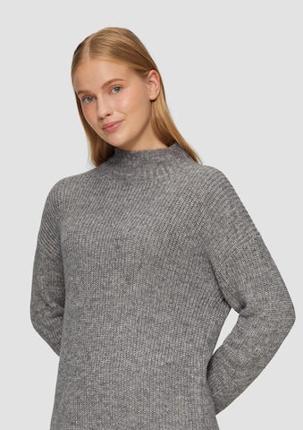 s.Oliver Strickkleid in Grau