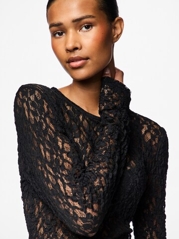Maglietta 'Hazel' di PIECES in nero