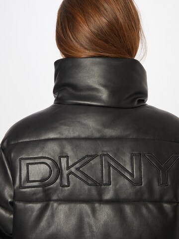 DKNY Performance Χειμερινό μπουφάν σε μαύρο