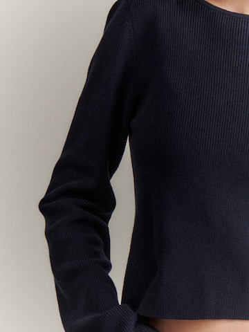 ABOUT YOU x Marie von Behrens Pullover 'Melinda' in Blau