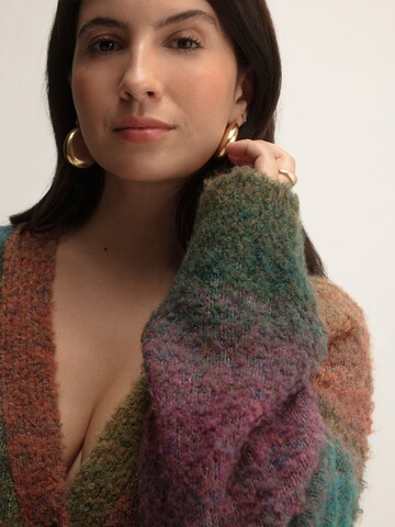 Cardigan KAVAZI en mélange de couleurs