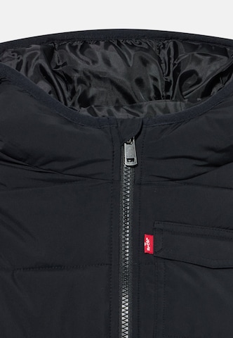 Geacă de iarnă de la Levi's Kids pe negru