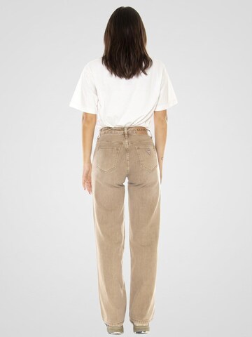 GUESS Originals Baggy Jeans 'Go Patch' in Brown