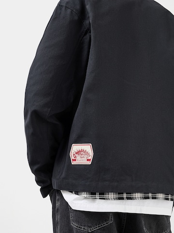 FC BAYERN MÜNCHEN Between-Season Jacket in Black