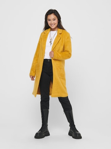 Cappotto di mezza stagione 'Claire' di ONLY in giallo