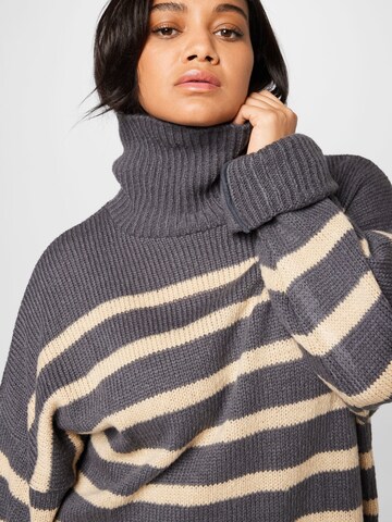 In The Style Curve Pullover 'LORNA' in Grau