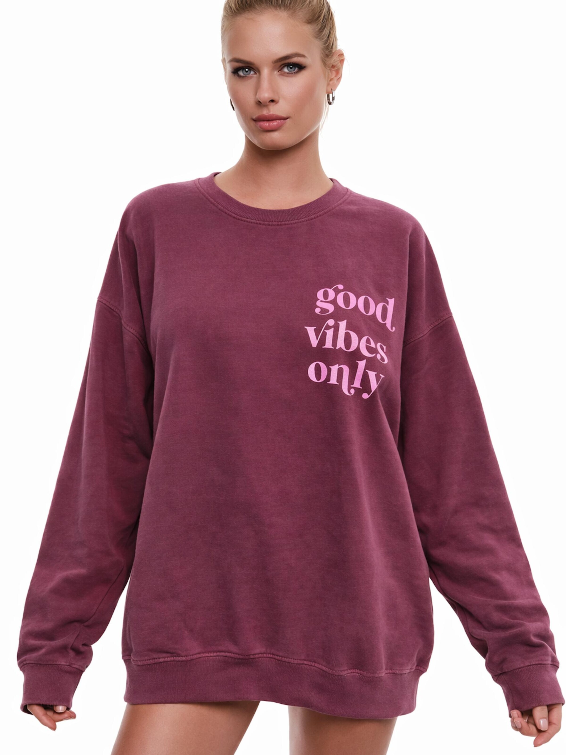 Worldclassca Sweatshirt in Red: front