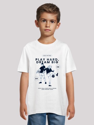 T-Shirt 'Play Hard Dream Big Goal Getters Edition' F4NT4STIC en blanc : devant