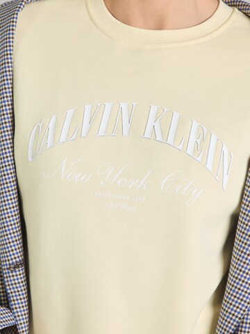 Regular Sweat-shirt Calvin Klein Jeans en jaune