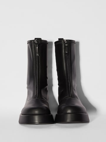 Bershka Stiefelette in Schwarz