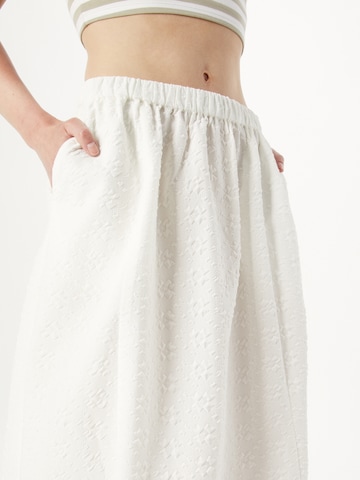 Monki Skirt in White