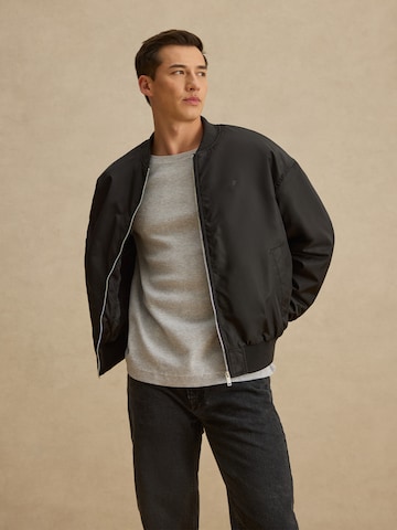 DAN FOX APPAREL Демисезонная куртка 'Arjen' в Черный: спереди