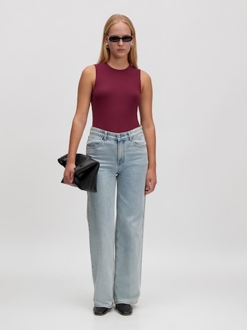 EDITED Top 'Naela' in Rood