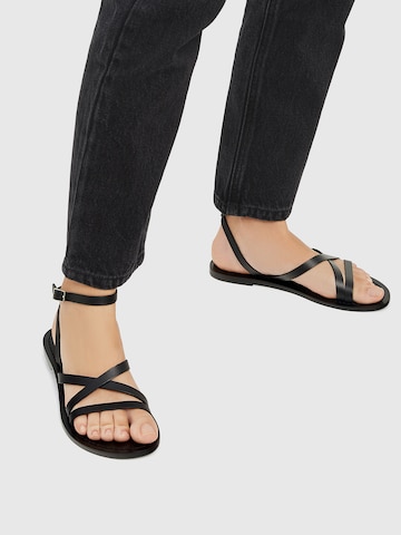 Sandales à lanières Pull&Bear en noir