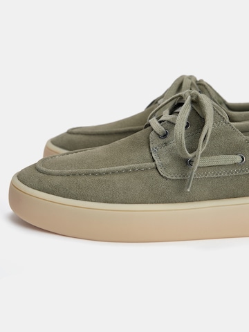 Chaussure à lacets Pull&Bear en vert