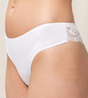 TRIUMPH String 'Lovely' in White
