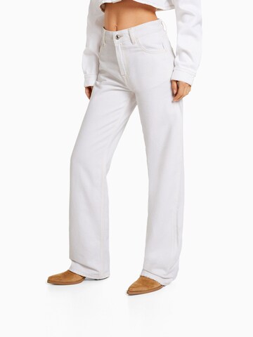 Bershka Wide leg Jeans in White: front