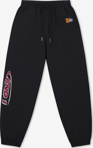 AND1 Tapered Housut värissä musta: etupuoli