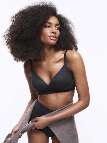 Marks & Spencer T-shirt Bra in Black: front