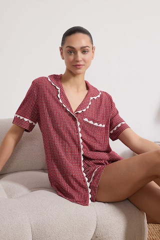 Trendyol - Pijama de pantalón corto en rojo