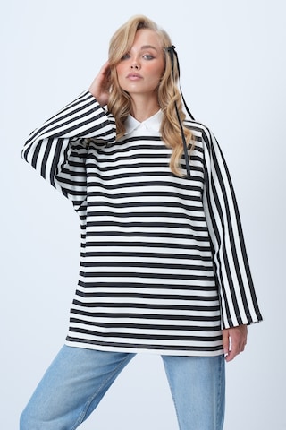Trend Alaçatı Stili Футболка в Черный: спереди