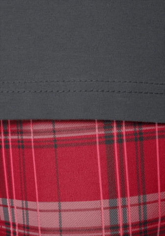Pijama de la H.I.S pe gri