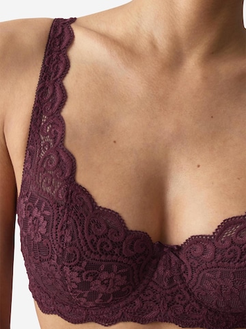 Triangle Soutien-gorge 'Amourette' TRIUMPH en rouge