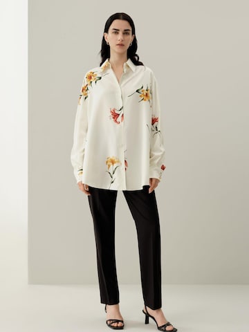 Lilysilk - Blusa en blanco: frente