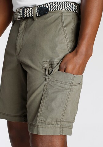 DELMAO Regular Shorts in Grün
