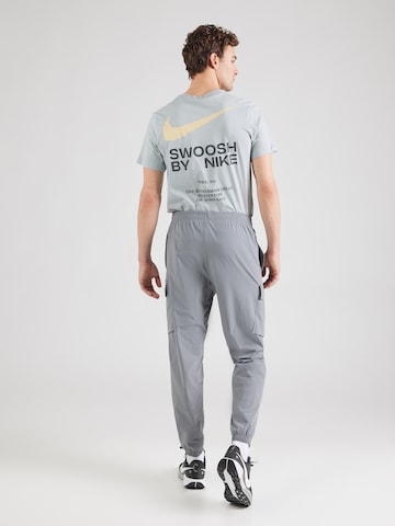 Nike SportswearTapered Cargo hlače 'CLUB' - siva boja
