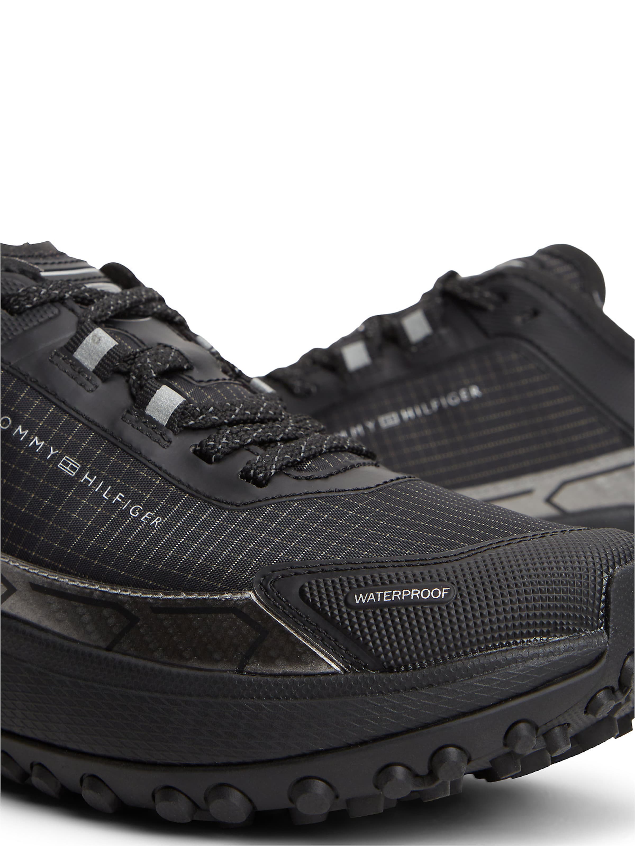 Baskets basses TOMMY HILFIGER en noir