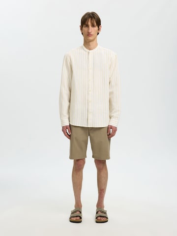 Coupe regular Chemise 'SLHClay' SELECTED en jaune