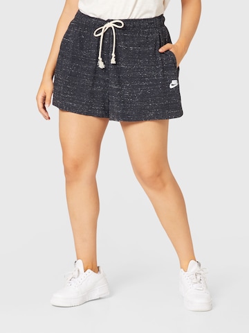 Regular Pantaloni sport de la Nike Sportswear pe negru: față