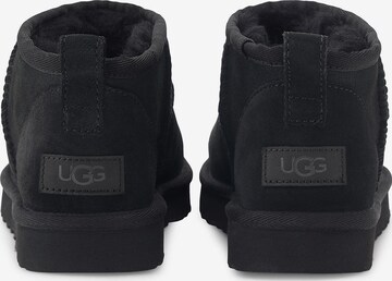 UGG Talvisaappaat 'Classic Ultra Mini' värissä musta