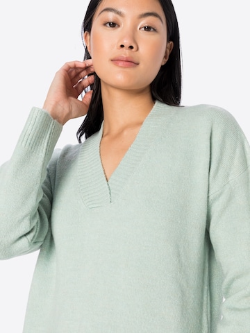 ABOUT YOU Sweater 'Cora' in Green