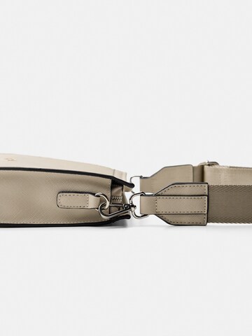 Bershka Umhängetasche in Beige