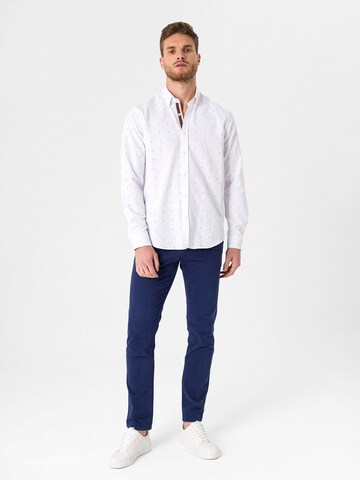Coupe regular Chemise Dandalo en blanc