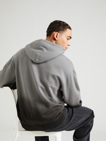 LEVI'S ® Sweatshirt 'Relaxed Baby Tab Hoodie' i grå