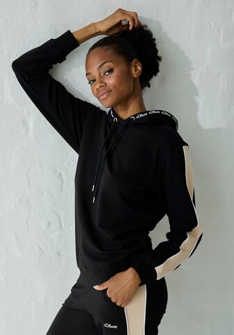 s.Oliver Sweatshirt i svart: framsida