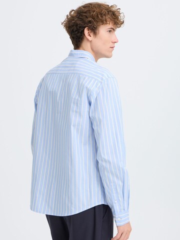 Coupe regular Chemise ' CFZan ' Casual Friday en bleu