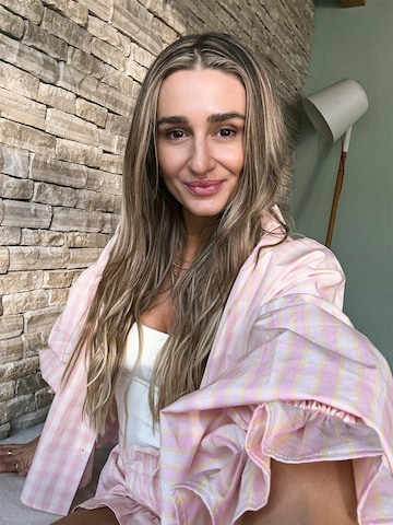 Tatiana Zidekova - Blusa en amarillo